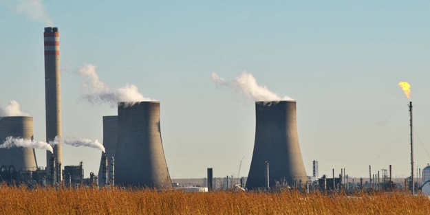 O ülkede petrol rafinerisinde patlama