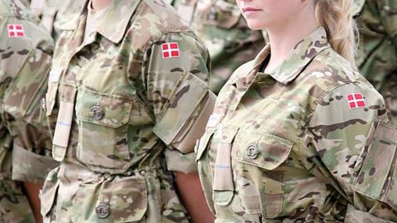 O ülkede tarihi karar: Kadınlara zorunlu askerlik geliyor!