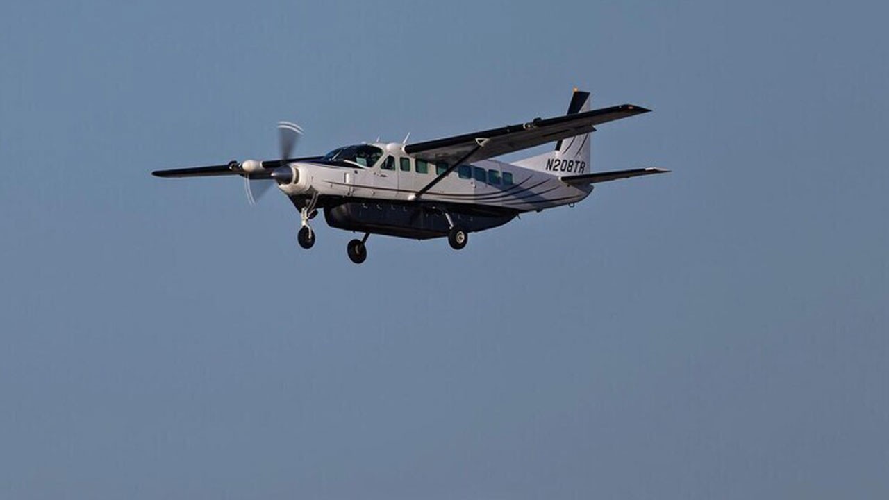 O ülkede uçak düştü: 2 ölü