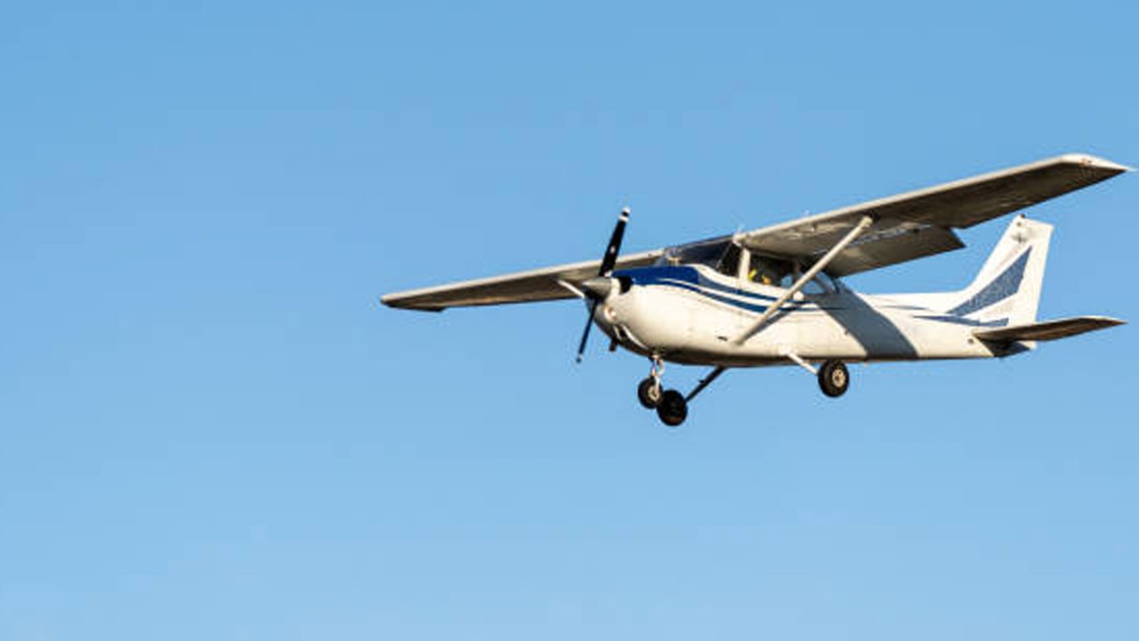 O ülkede uçak düştü: 3 ölü