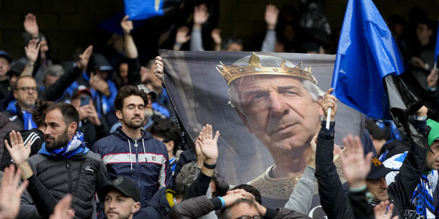 O ülke UEFA Avrupa Ligi kupası kaldırdı!