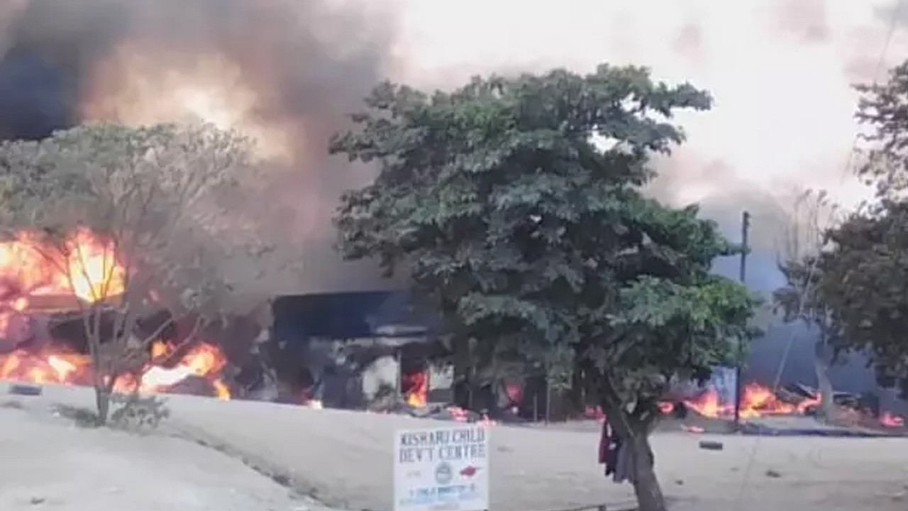 O ülkede yakıt tankeri patladı! Çok sayıda ölü var