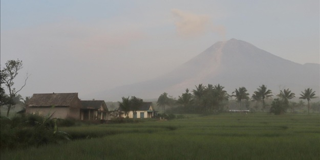 O ülkede yanardağda 16 patlama! Bölge sakinlerine kritik çağrı