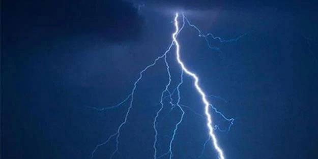O ülkede yıldırım düşmesi nedeniyle onlarca kişi öldü