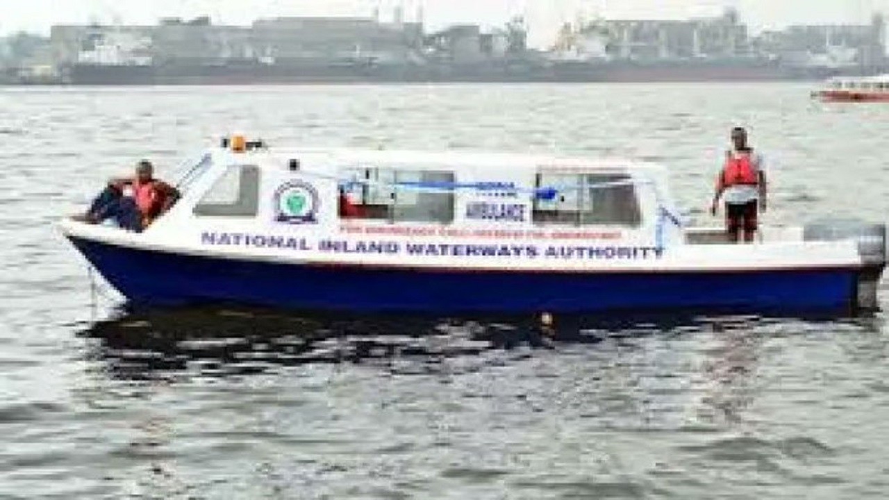 O ülkede yolcu teknesi battı!