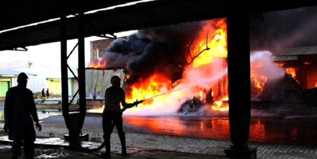 O ülkedeki fabrika yangınında çocuk işçiler öldü!