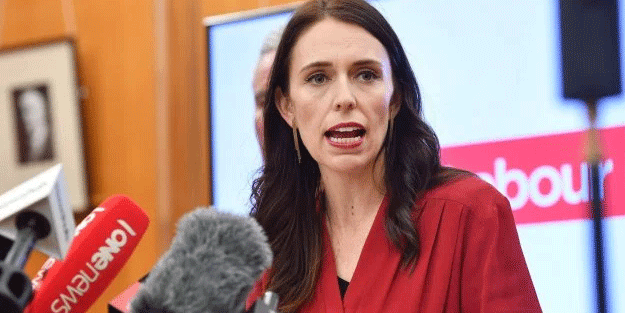 O ülkenin Başbakanı görevi başında hamile kaldı