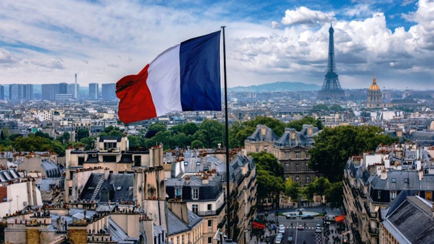 O ülkenin cumhurbaşkanından şoke eden adım! Gizlice Fransız vatandaşlığına geçti! Bu nasıl iş böyle