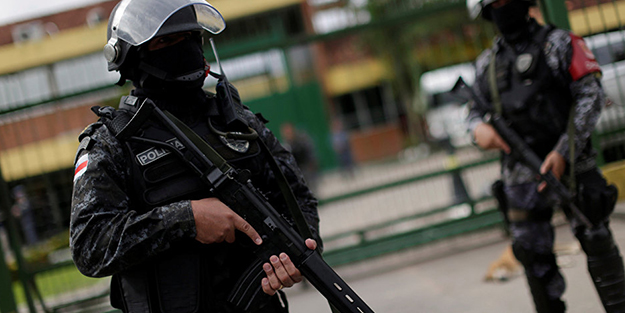 O ülkenin polisine silahlı saldırı: 5 ölü!