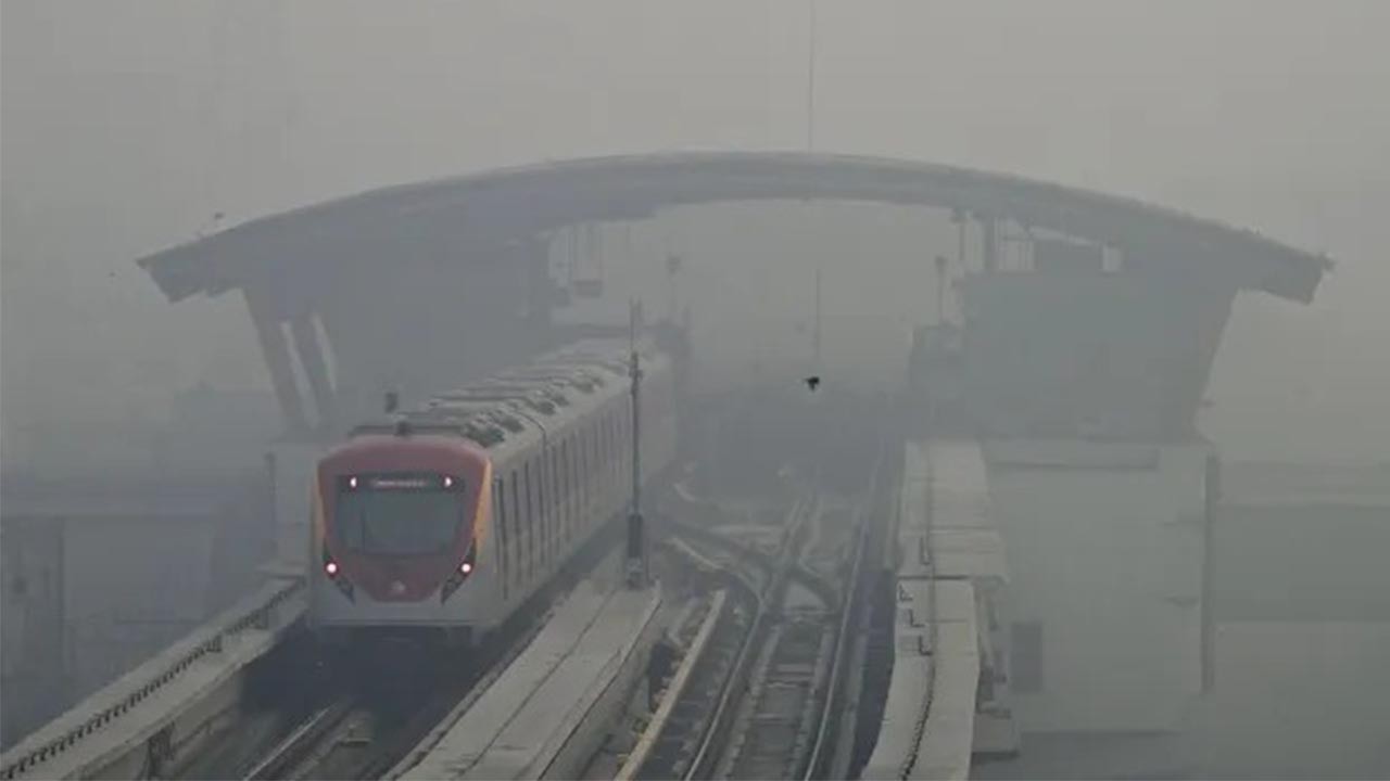 O ülkeye sis çöktü! Görüş mesafesi 50 metrenin altına düştü