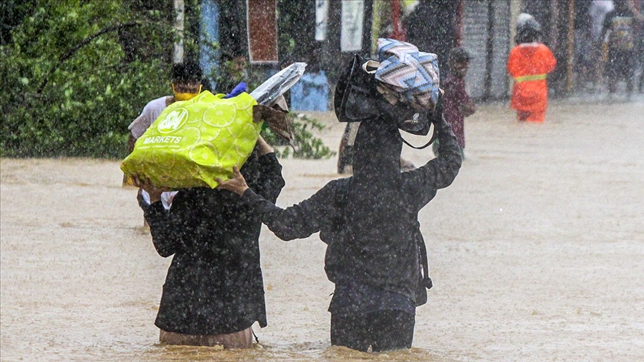 O ülkeyi Man-yi Tayfunu vurdu! 1.2 milyon kişi etkilendi
