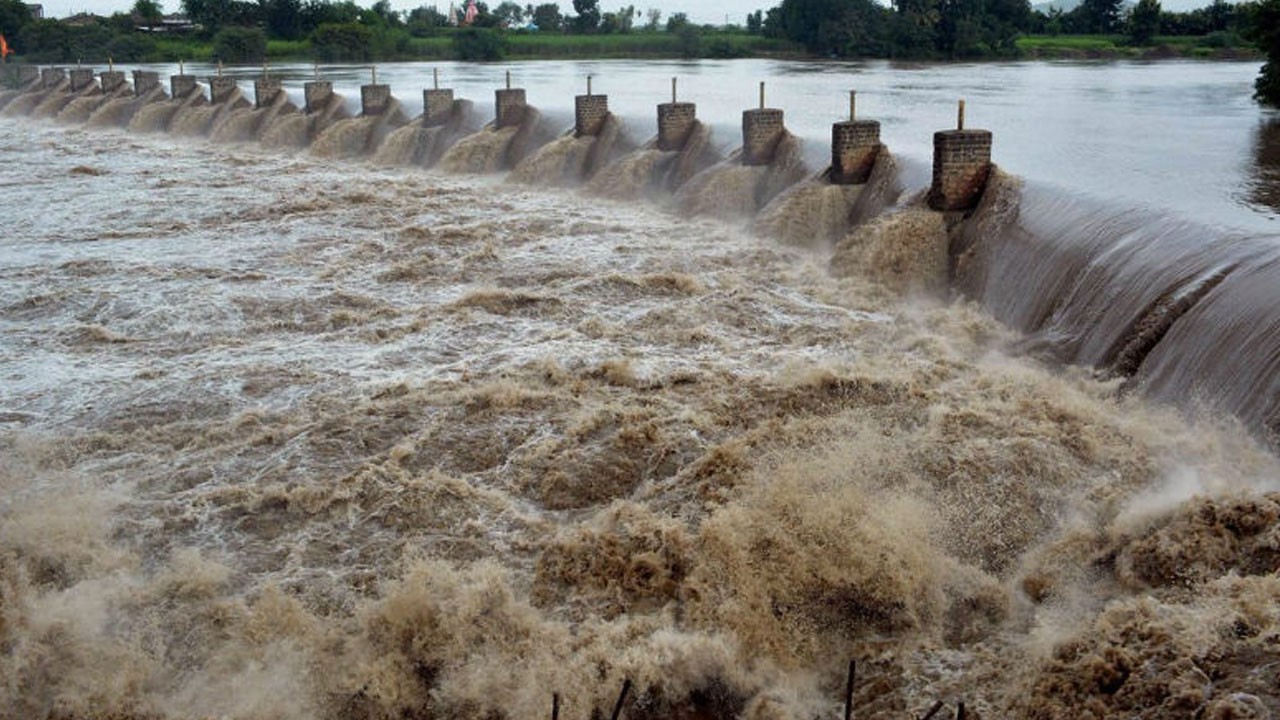 O ülkeyi sel vurdu! 21 kişi hayatını kaybetti
