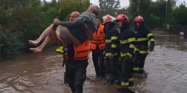 O ülkeyi sel vurdu: 4 ölü