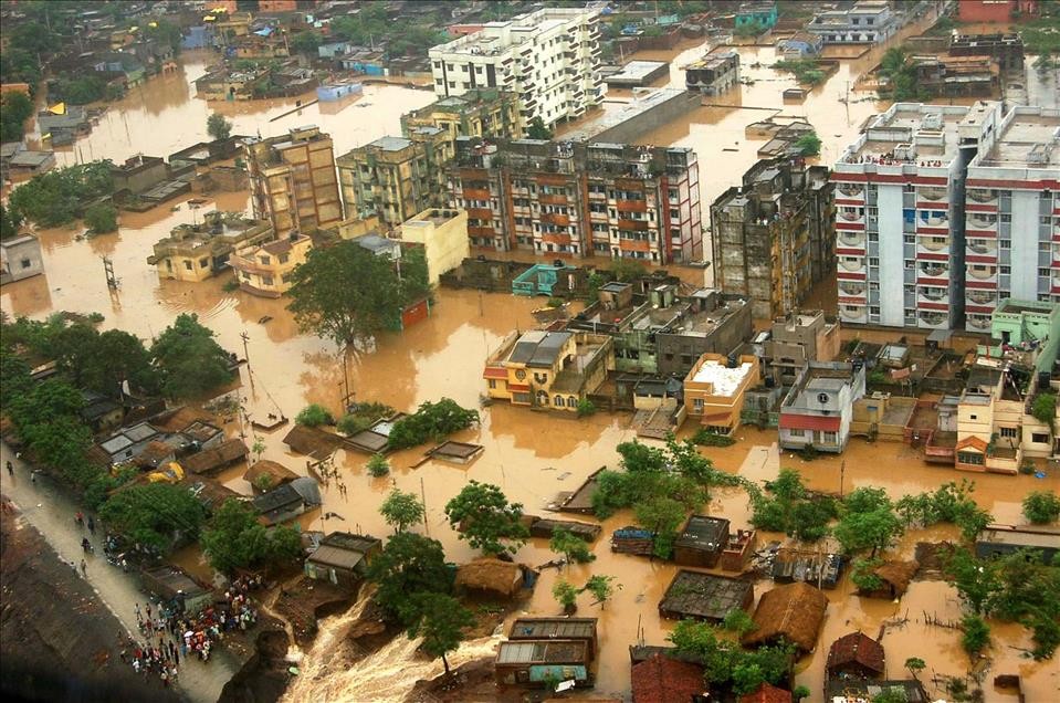 O ülkeyi sel vurdu: 5 ölü