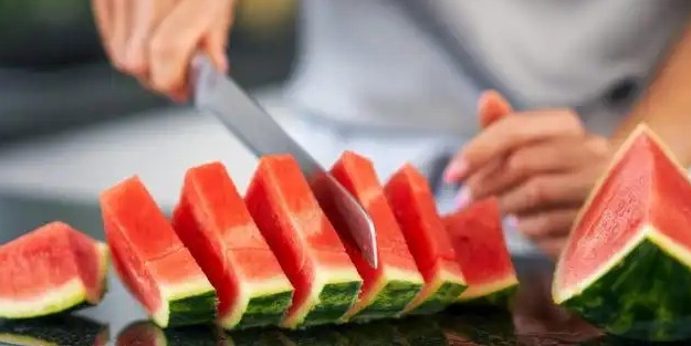 Çok fazla karpuz yemek sağlığa zararlı mı?