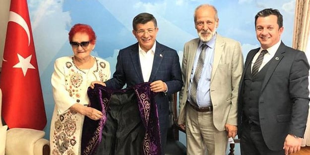 O vakıftan Ahmet Davutoğlu'na ziyaret