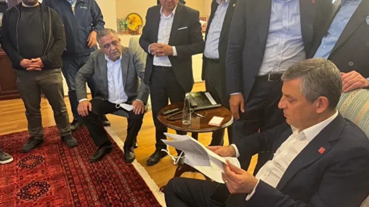 O videonun kurgu olduğu ortaya çıktı: Özgür Özel’in o anları gündem oldu