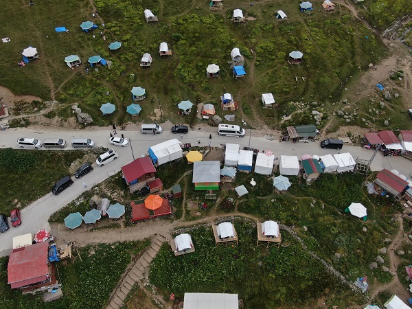 O yaylada görüntü kirliliği oluştu