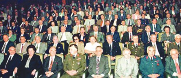 O brifingi alkışlayanlar hesap versin!