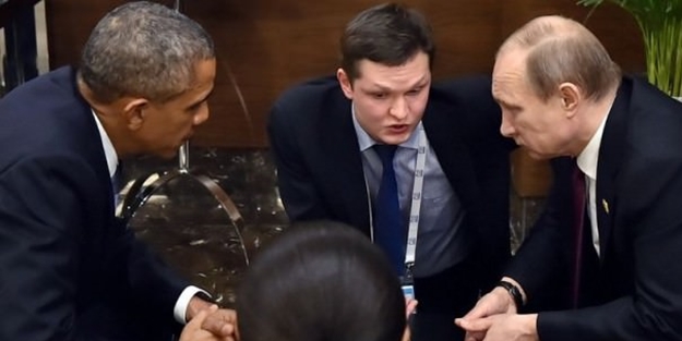 Obama-Putin görüşmesindeki gizemli adam - VİDEO