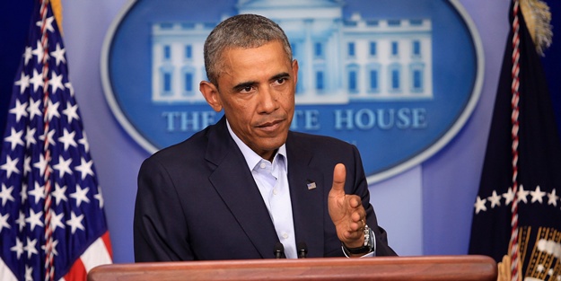 Obama, silahlı bir kişiyle asansöre binmiş