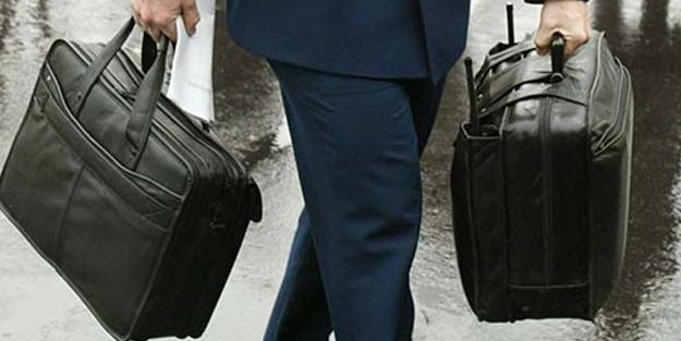 Dünya savaşı çıkartacak iki çanta!