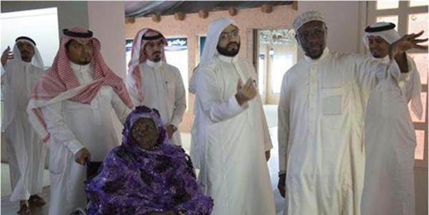 Obama'nın babaannesi Umre'de gözyaşlarını tutamadı