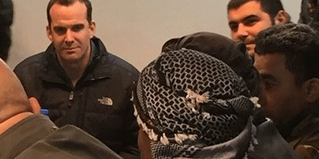 Obama'nın temsilcisi Kobani'de YPG'ye moral verdi