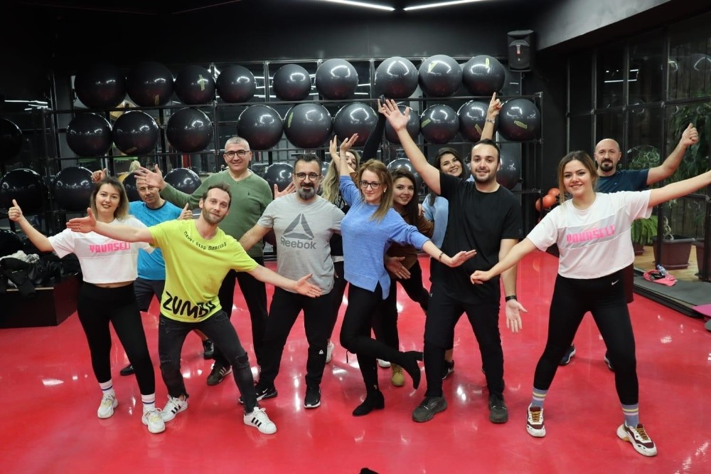 Obeziteye zumba yaparak dikkat çektiler 