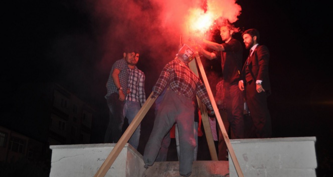 Öcalan maketini tekbirlerle yaktılar