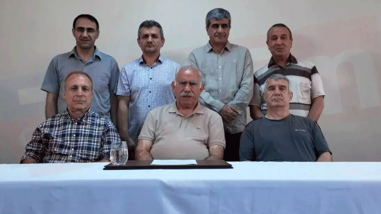 Öcalan PKK'ya seslendi! Hapisten yeni fotoğraf paylaşıldı!