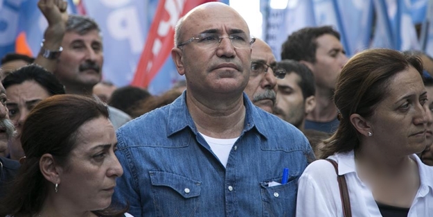 Öcalan posterleriyle terörü protesto ettiler