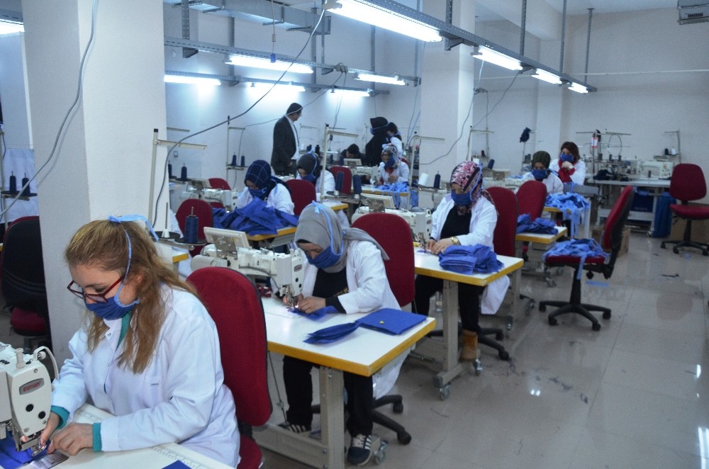 Odadan sağlık çalışanlarına 50 bin maske 
