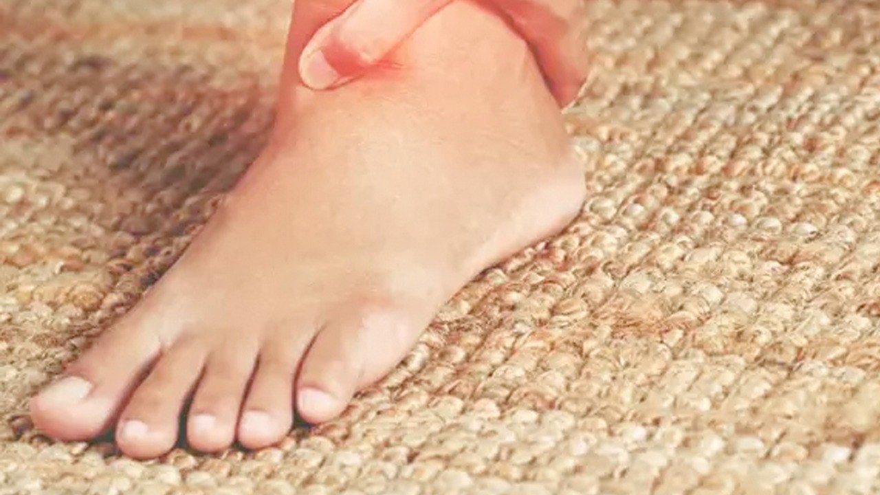 Ödemin kökünü kurutuyor! 1 bardak ılık suya ekleyin