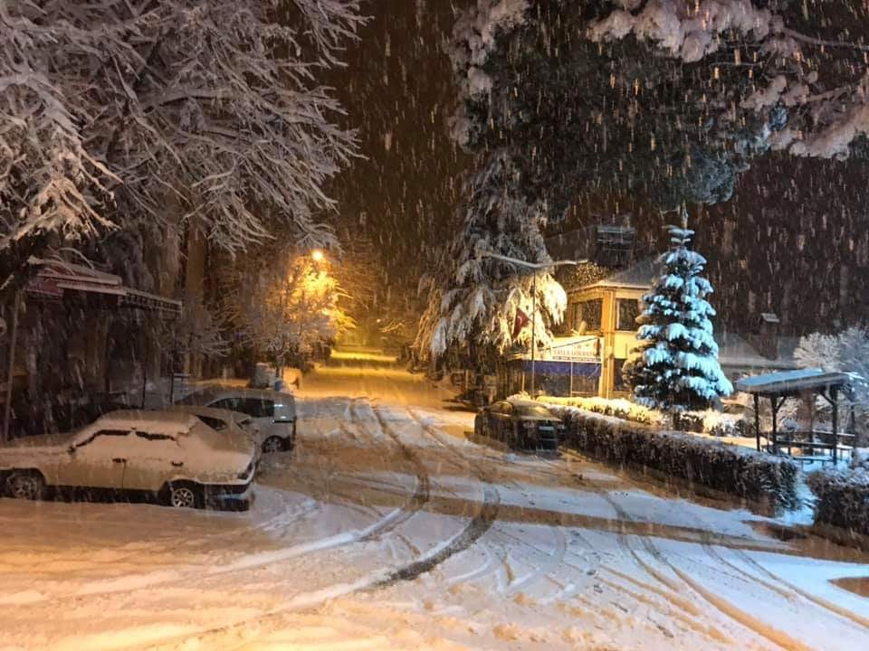 Ödemişli dağcılar, karla kaplı Bozdağ’da keşif yaptı 