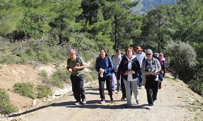 Ödemişli dağcılardan baraj yürüyüşü 