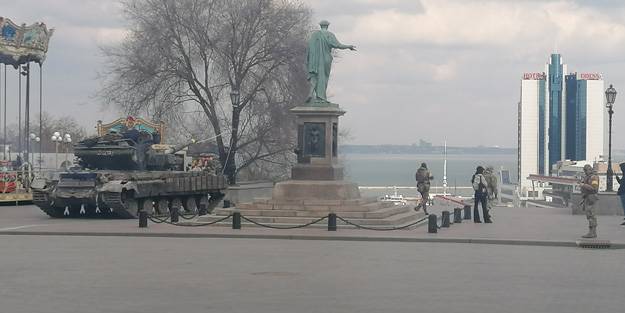 Odessa'da siren sesleri yeniden yükseldi! Halk sığınaklara indi