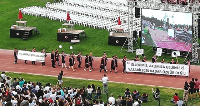 ODTÜ'de alçak pankart!