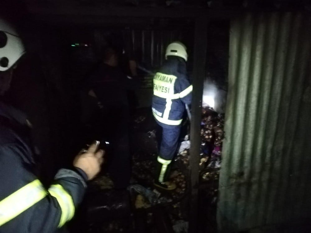 Odunluk yangını büyümeden söndürüldü 