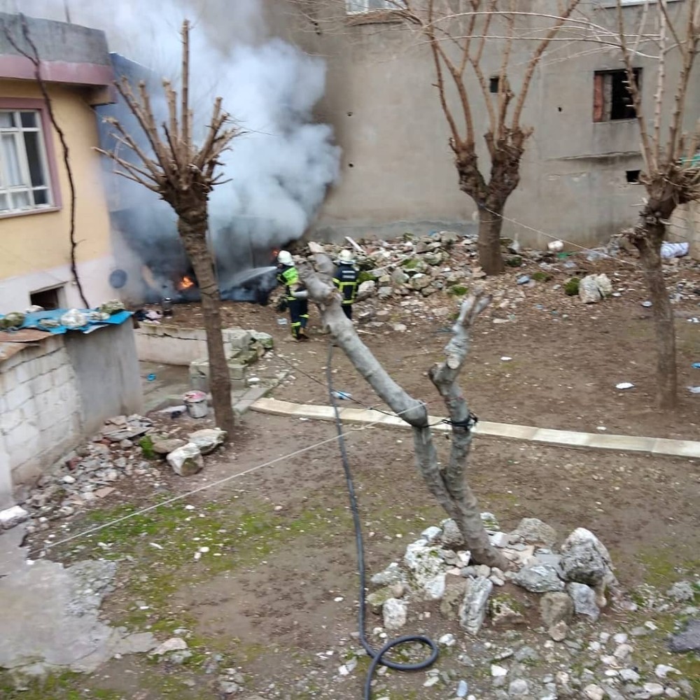 Odunluk yangını korkuttu 