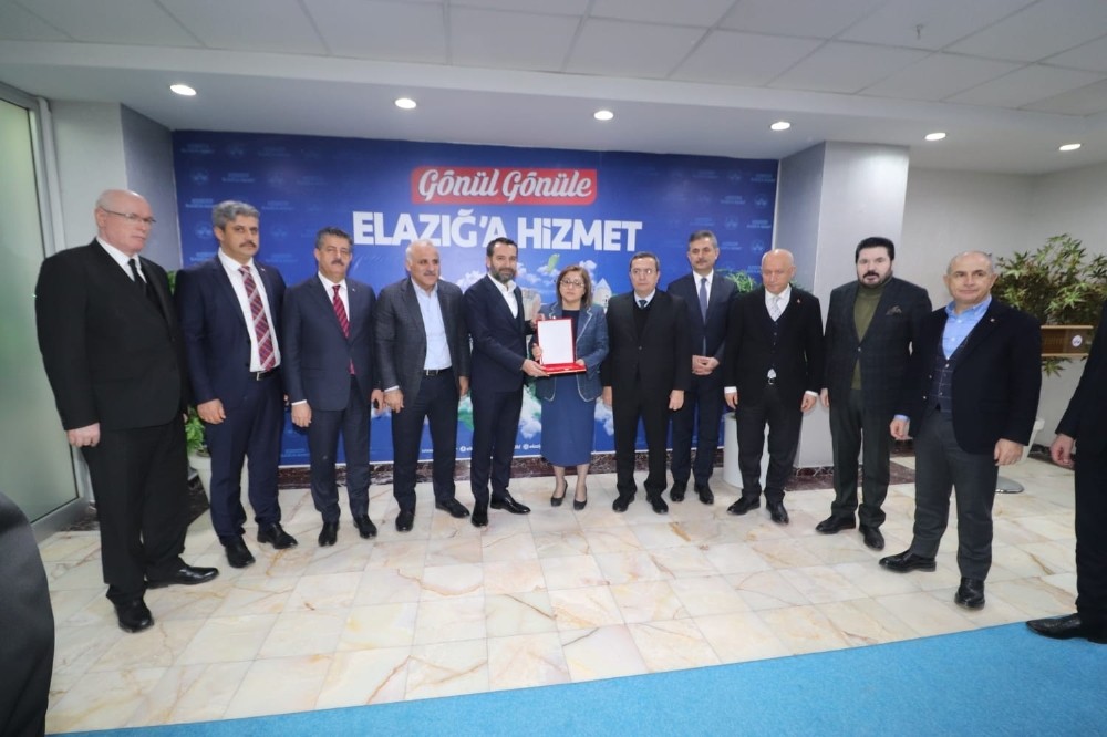 Odunpazarı Belediye Başkanı Kazım Kurt deprem bölgesinde 