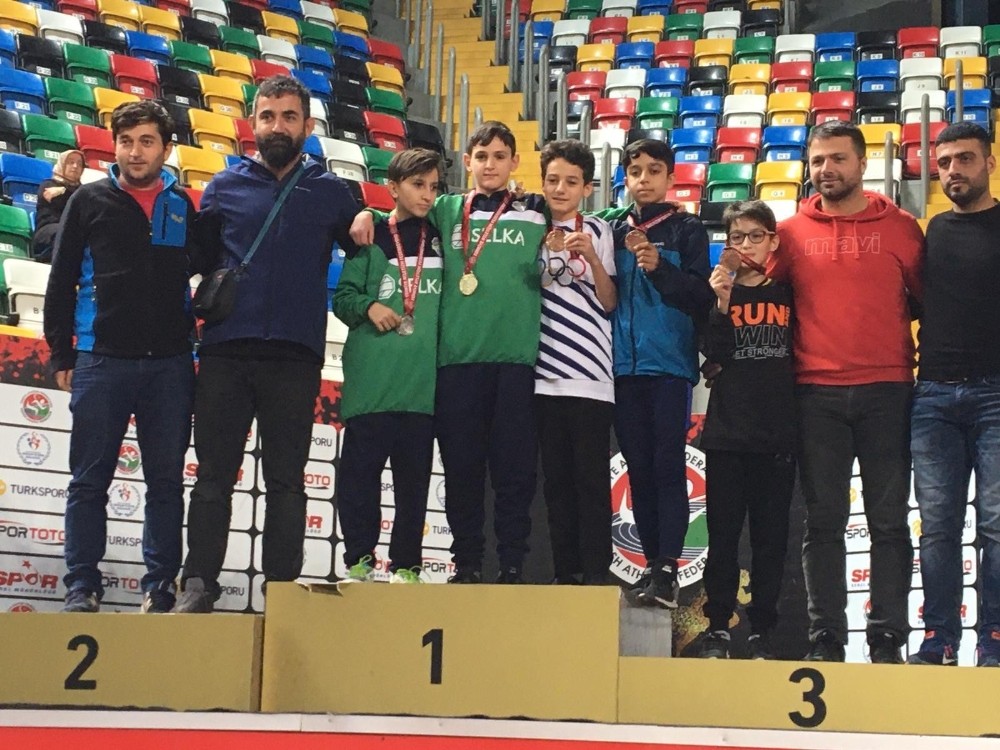 Odunpazarı Belediyesi Atletizm Takımı Türkiye Şampiyonası’ndan 18 madalya ile döndü 