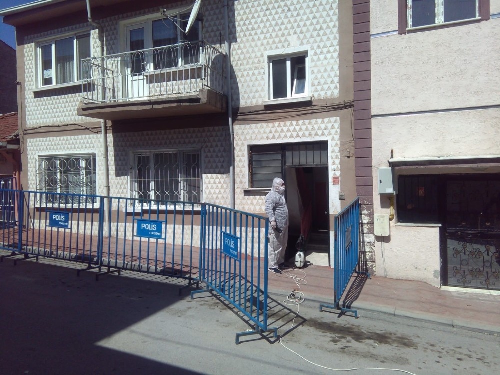 Odunpazarı Belediyesi karantina altındaki binaları her gün dezenfekte ediyor 