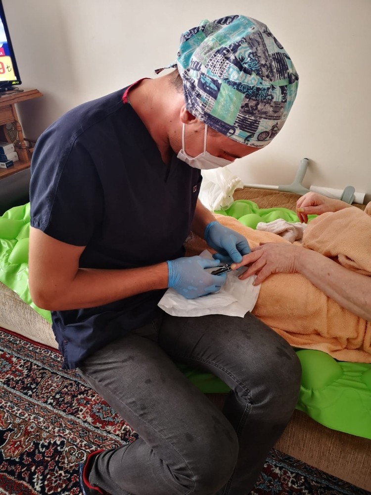 Odunpazarı Belediyesi koronavirüse karşı hasta, yaşlı ve engellilerin yanında 
