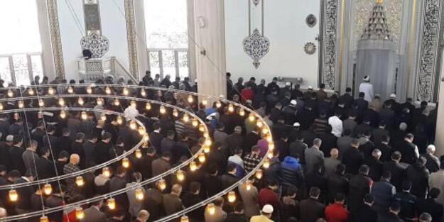 Öğlen namazı nasıl kılınır? Öğlen namazı kılınışı