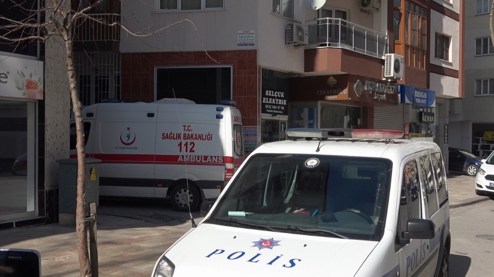 Oğlu babasını bıçakla yaraladı 