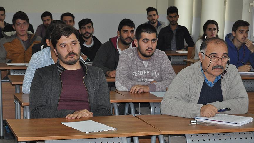 Oğlu ile aynı üniversitede öğrenci!