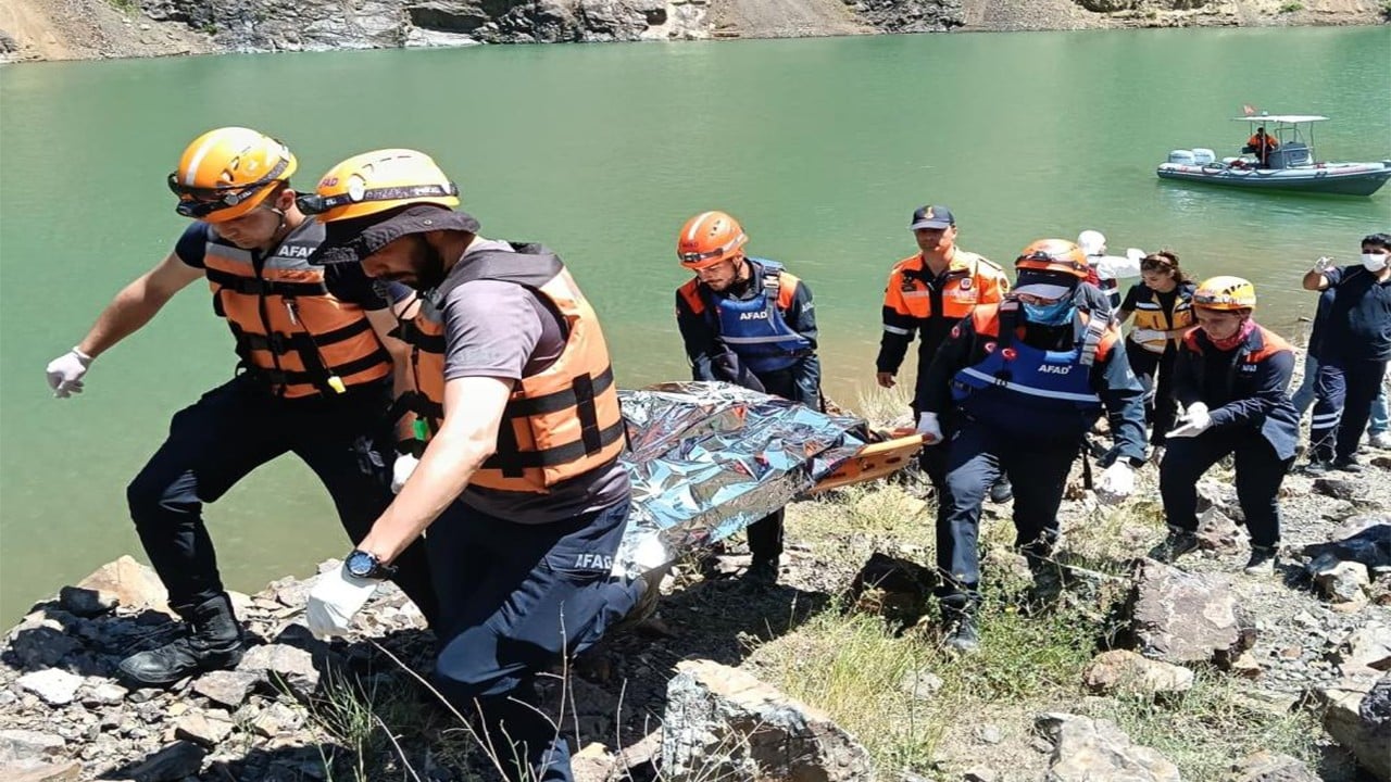 Oğlundan sonra babanın cesedi de Şavşat deresinden çıkarıldı