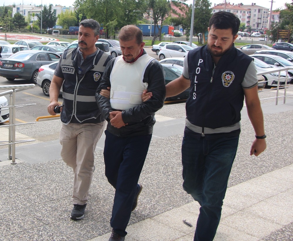 Oğlunu bıçaklayan babaya 3 yıl 6 ay hapis 