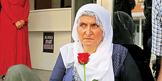 Oğlunu kurtardı torununu seviyor